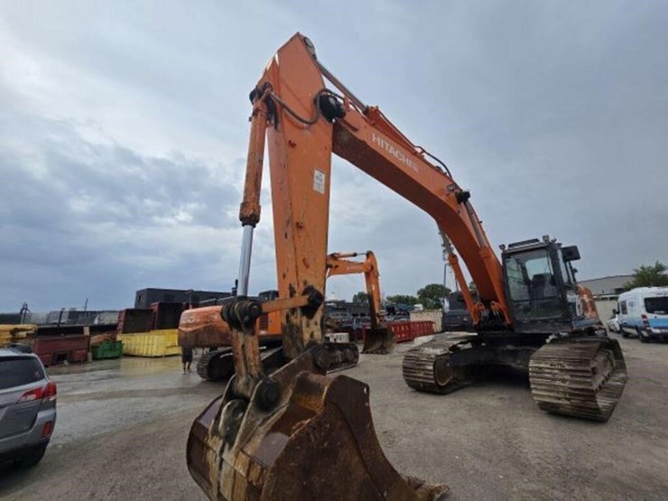 2016-hitachi-zx350-lc-image-17