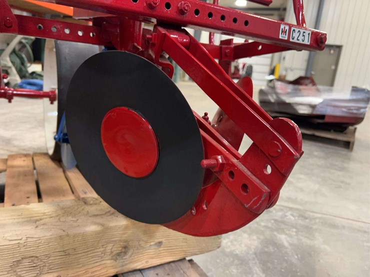 international-harvester-c251-two-row-fast-hitch-planter-image-10