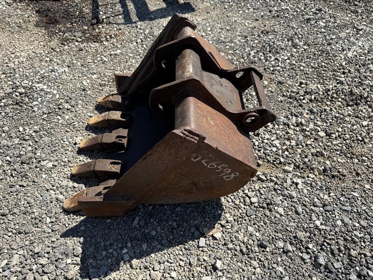 26”-excavator-bucket-image-2