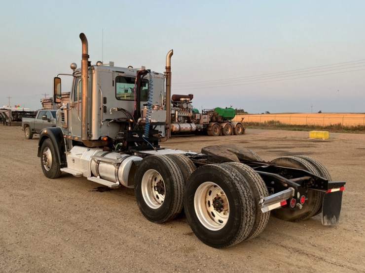 2011-freightliner-coronado-122-sd-image-7
