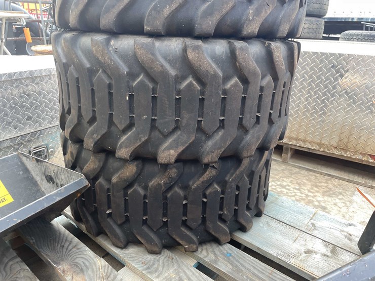 #9113-•-(4)-bobcat-tires-tool-cat-(o3)-image-6