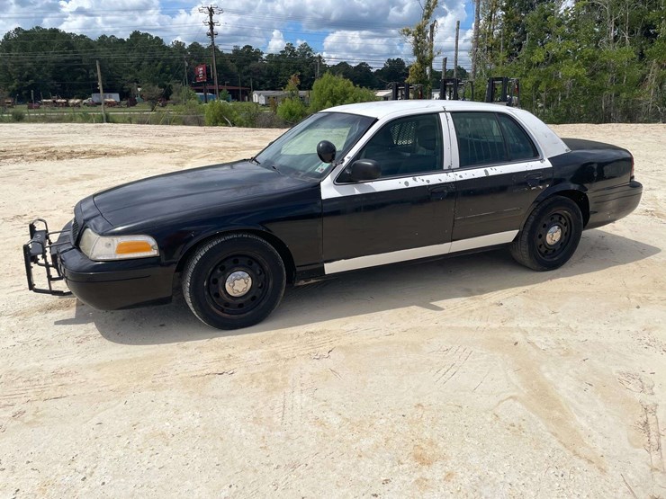 2007-ford-crown-victoria-4-door-police-interceptor-no-title-image-1