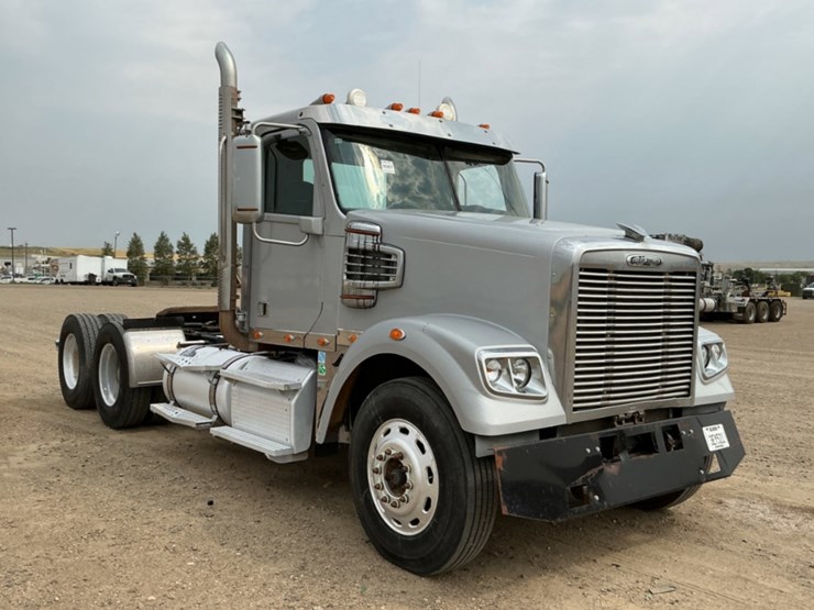 2012-freightliner-coronado-122-sd-image-4