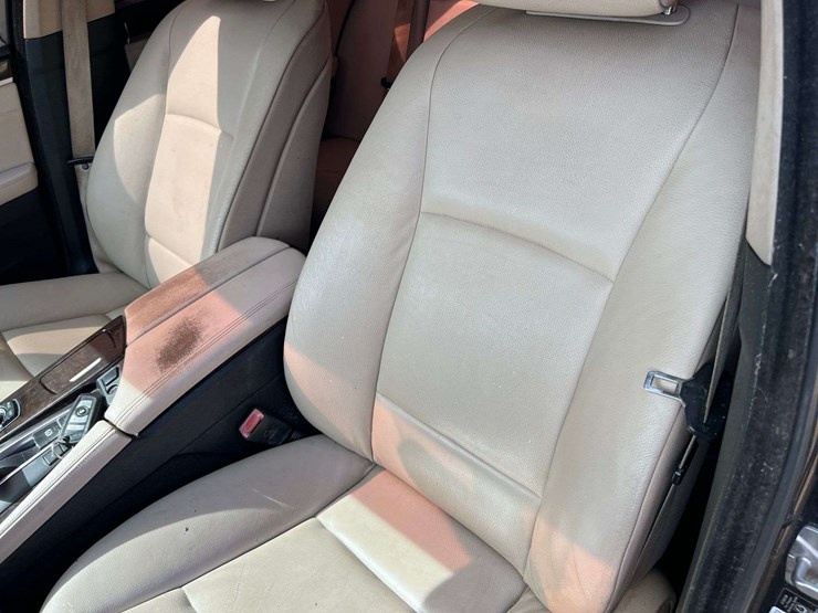 2011-bmw-550i-xdrive-(120,330-miles)-image-30