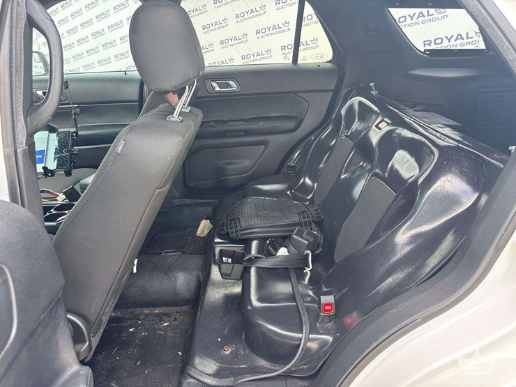 2016-ford-explorer-image-19