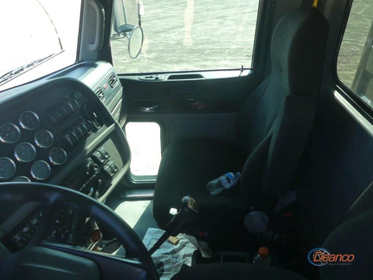 2024-peterbilt-389-image-17