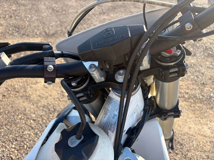 2017-husqvarna-dirt-bike-(439-miles)-image-8