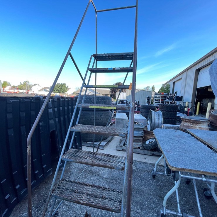 #9122 • Wheeled Shelving Ladder (03)