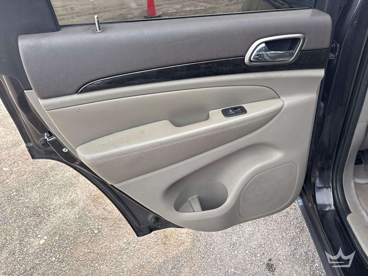 2013-jeep-grand-cherokee-image-19