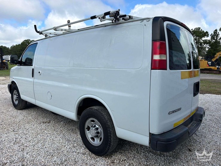 2018-chevrolet-express-g2500-image-3