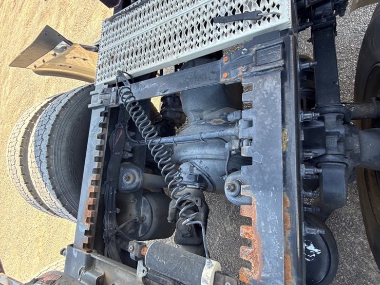 2018-peterbilt-579-image-36
