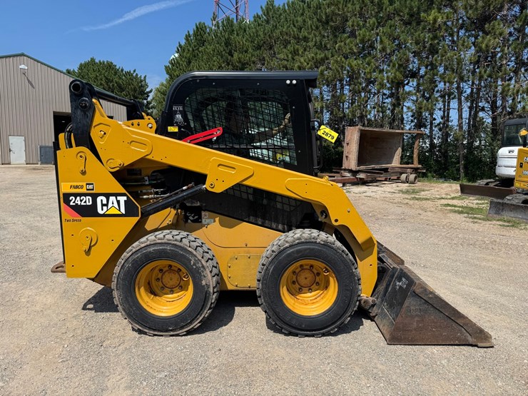 caterpillar-242d-image-6