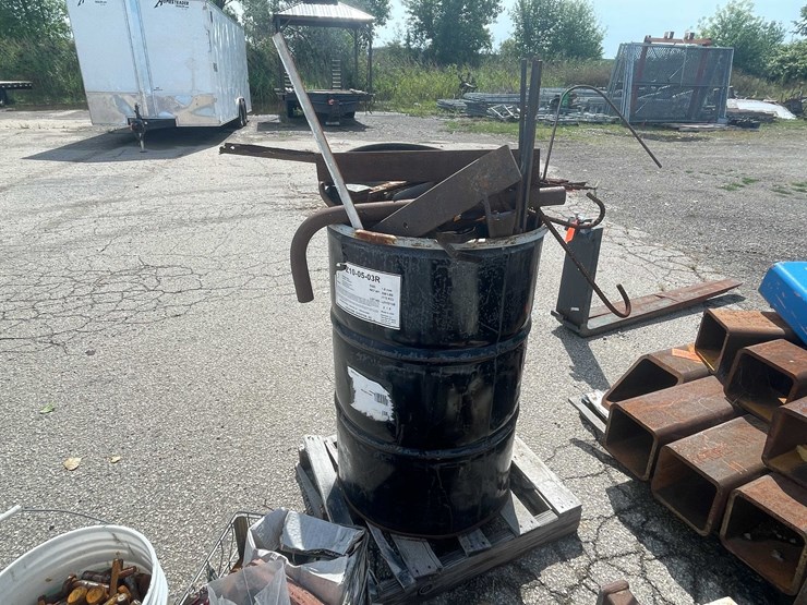 #10610-•-metal-barrel-with-scrap-metal-contents-image-4