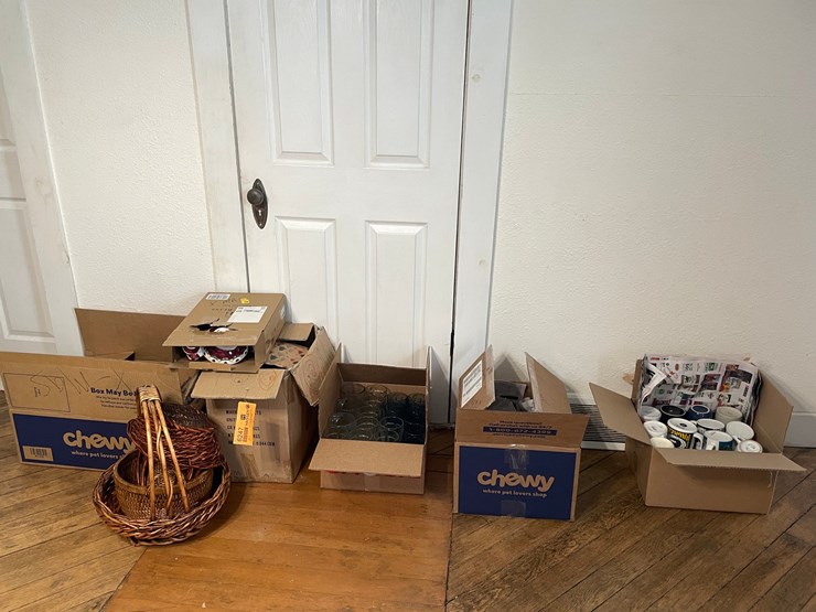 #6247-•-assortment-of-glassware-image-1