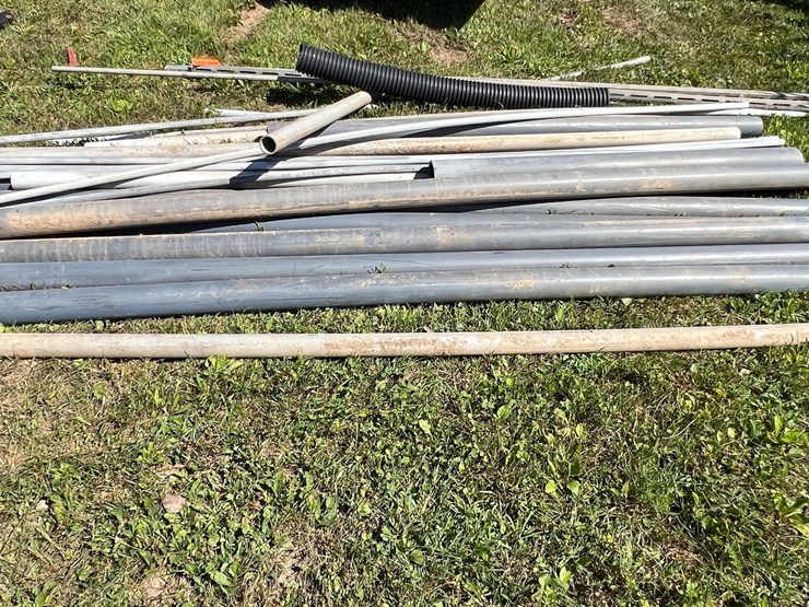 #5732-•-lot-of-misc.-plastic-piping-and-conduit-image-3