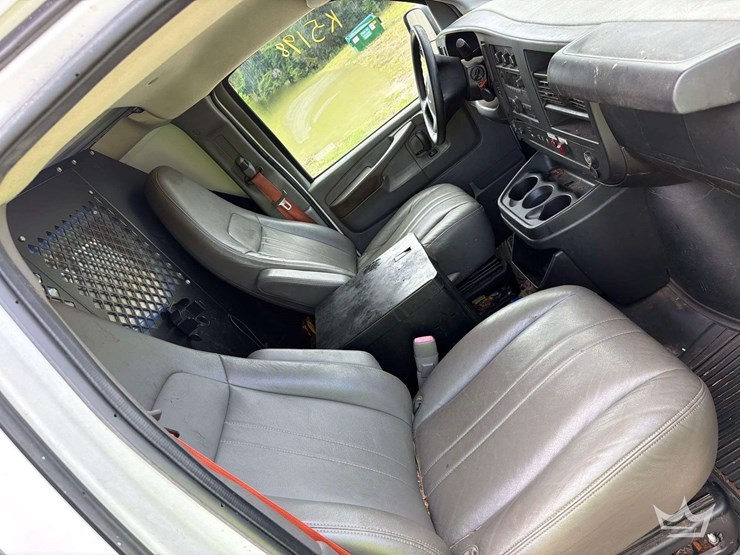 2014-chevrolet-express-g2500-image-18