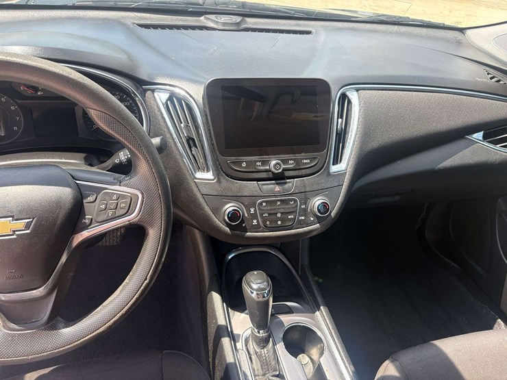 2019-chevrolet-malibu-4-door-sedan-(161,329-miles)-image-16
