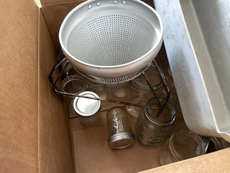 #6258-•-assortment-of-kitchen-items-image-9