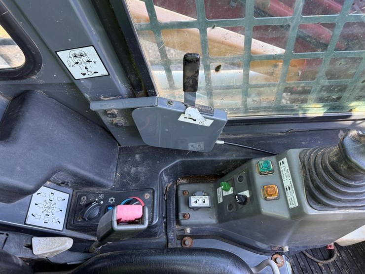 2016-takeuchi-tl8-image-25