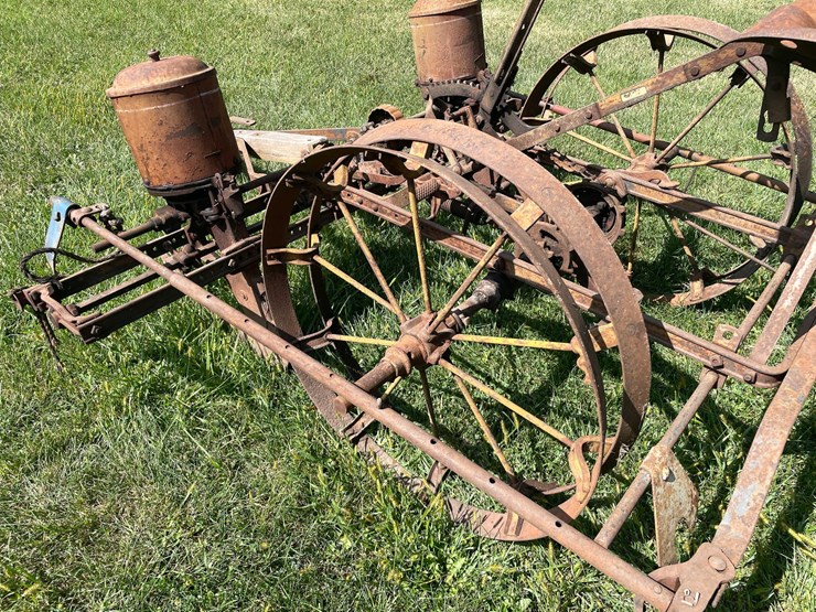 #1622-•-antique-mccormick-corn-planter-image-13