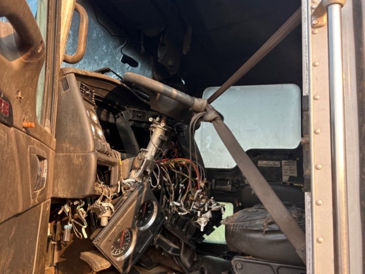 2015-kenworth-t800-image-15
