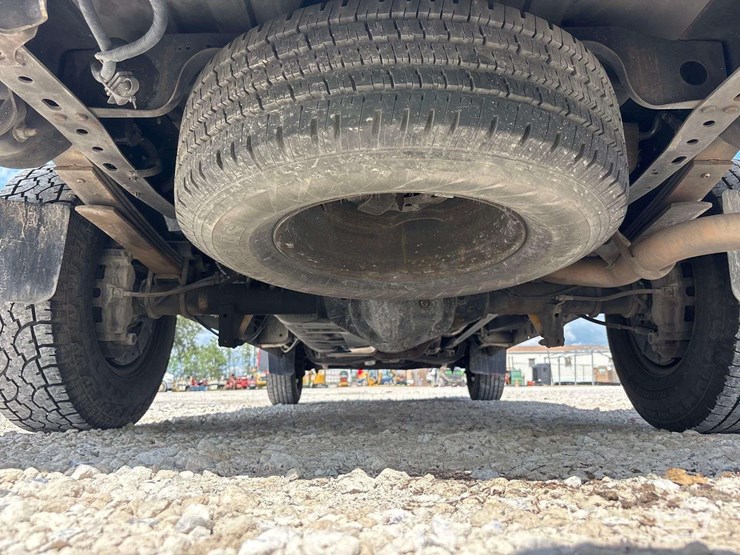 2013-ford-cargo-image-26