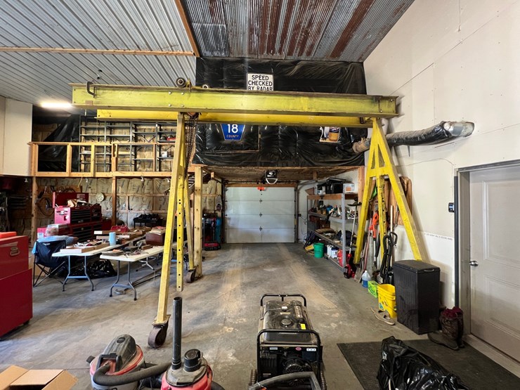 #5710-•-hoist-on-wheels-image-1