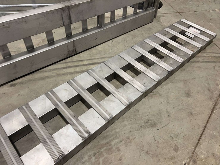 (2)-14’-aluminum-ramps-image-6