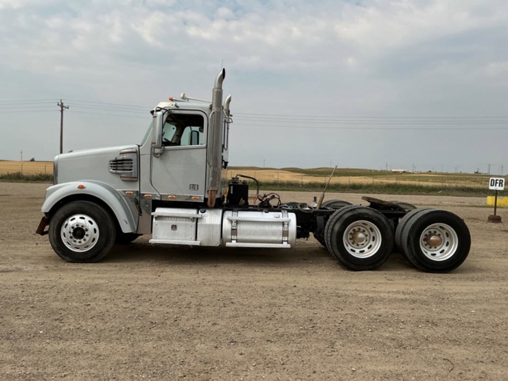 2012-freightliner-coronado-122-sd-image-5