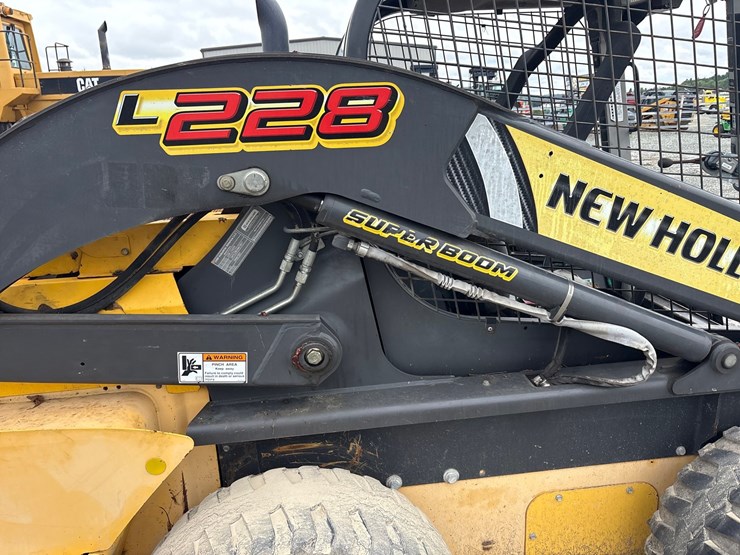 2019-new-holland-l228-image-16