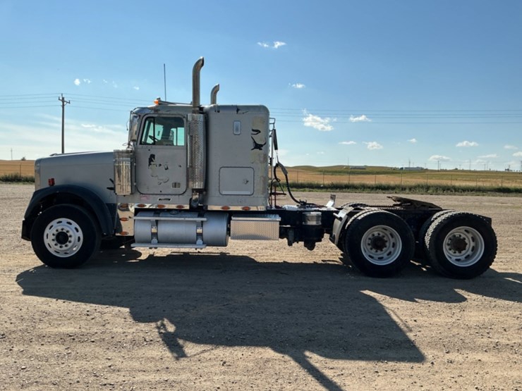 2007-freightliner-classic-120-image-8