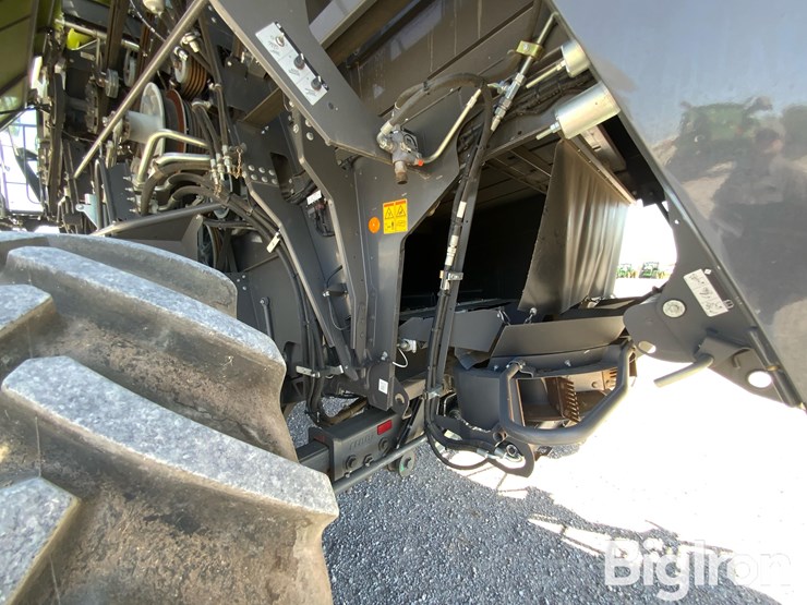 2022-claas-lexion-7500tt-image-16