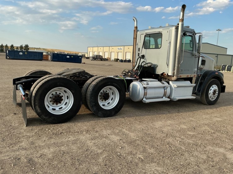 2011-freightliner-coronado-122-sd-image-8