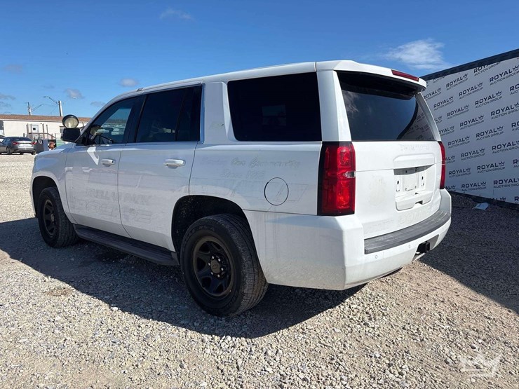 2016-chevrolet-tahoe-image-2