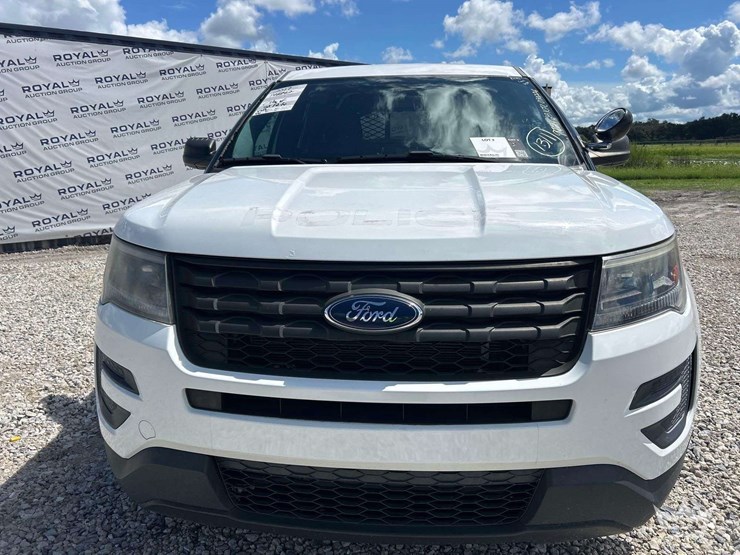2017-ford-explorer-image-25