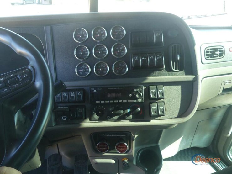2024-peterbilt-389-image-18
