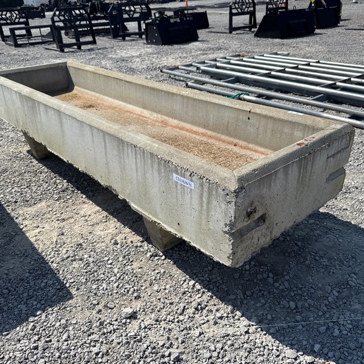 #558 • 8’ CONCRETE LIVESTOCK BUNK FEEDER