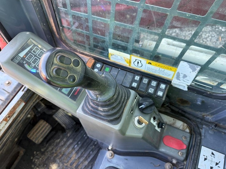 2016-takeuchi-tl8-image-22
