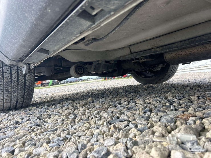 2019-ford-explorer-image-24