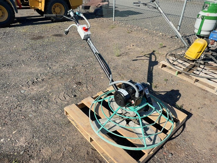 mq-whiteman-electric-concrete-finisher-image-1