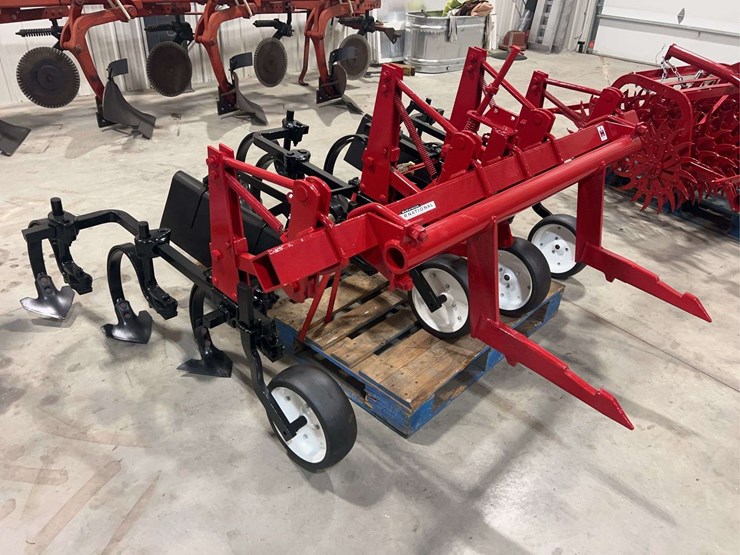 international-harvester-fast-hitch-two-row-cultivator-with-tunnel-shields-image-1