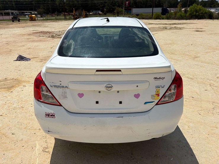 2013-nissan-versa-4-door-sedan-(198,059-miles)-image-6