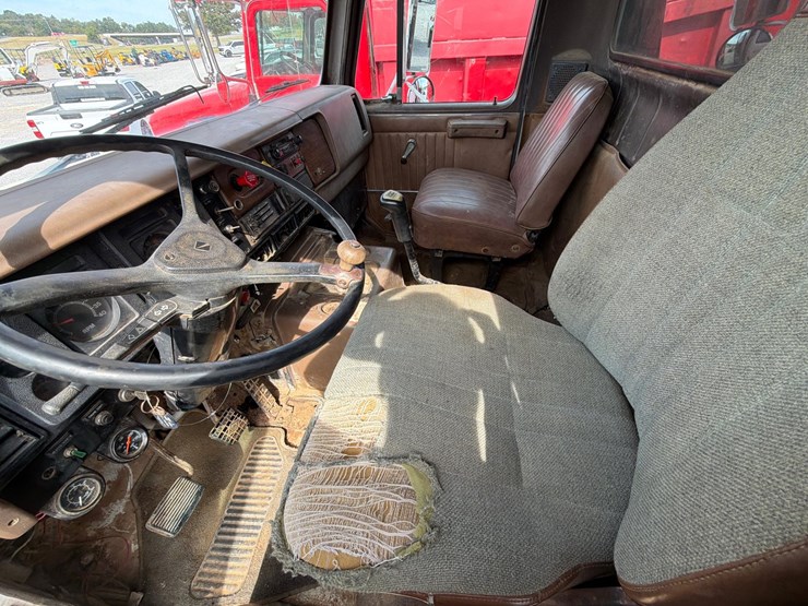 #271-•-1988-international-2375-single-axle-dump-truck-image-16