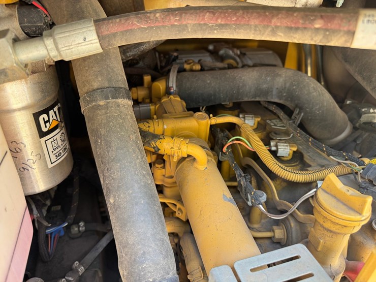 caterpillar-242d-image-28