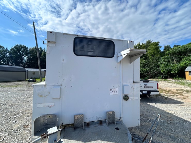 #212-•-2014-saub-pull-behind-service-trailer-image-15