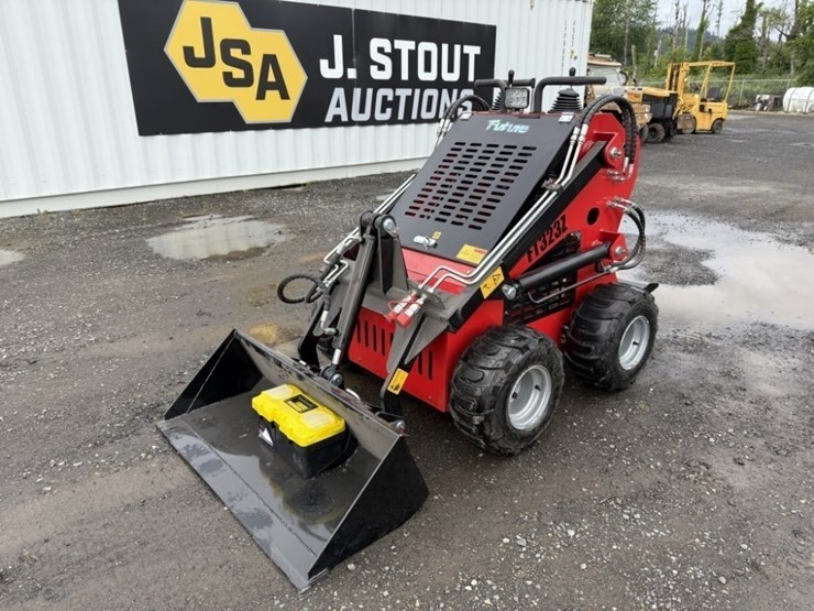 2026-future-ft-323tz-mini-skidsteer-loader-image-1