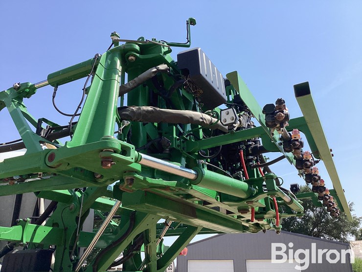 2024-john-deere-410r-image-19