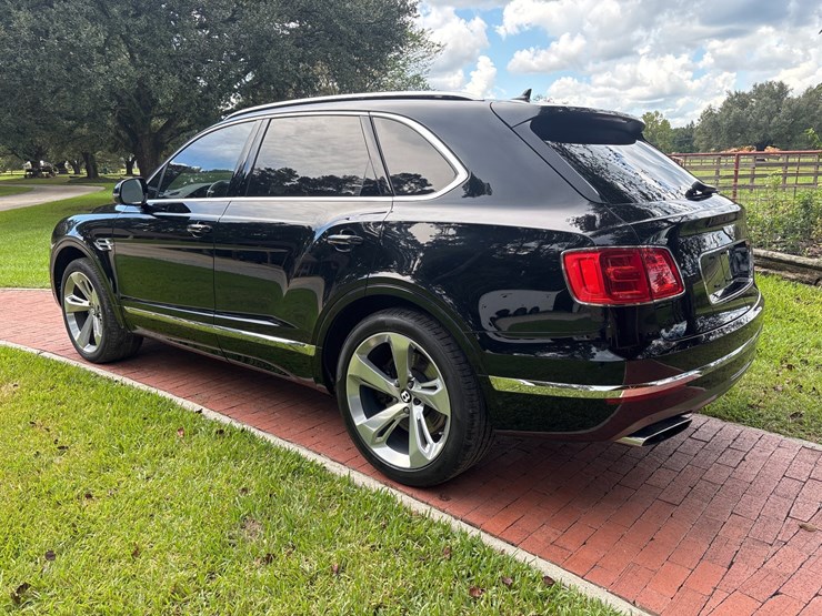 #153-•-offered-at-no-reserve-|-2018-bentley-bentayga-suv-image-4