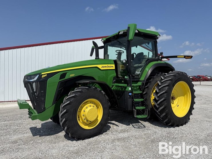 2024-john-deere-8r-250-image-1