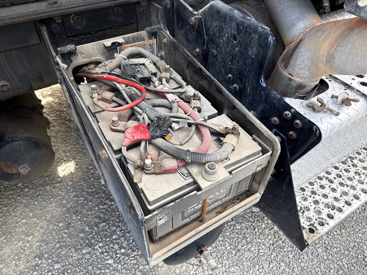 2017-kenworth-t880-image-12